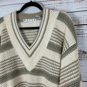 Mens VTG Basix Fenn Wright Manson Tan Striped V-Neck Knit Grandpa Sweater Size M